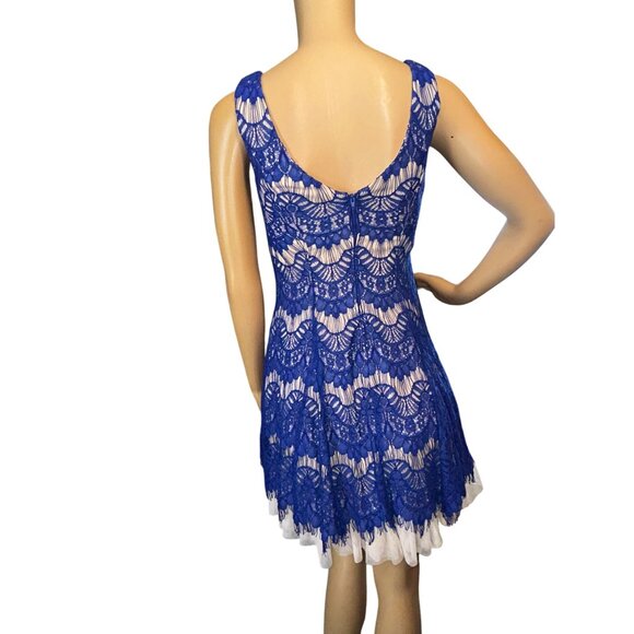 B.Darlin Junior's‎ Sleeveless Fit and Flare Lace Dress with Ruffle Hem Size 1/2 - Picture 4 of 7